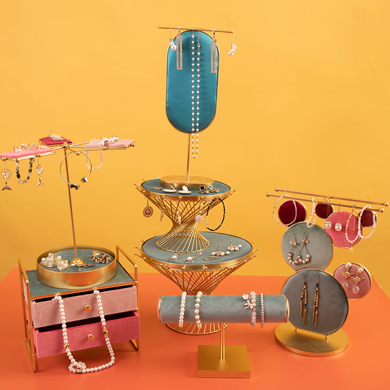 Gian trưng bày đồ trang sức đeo tay gia đình