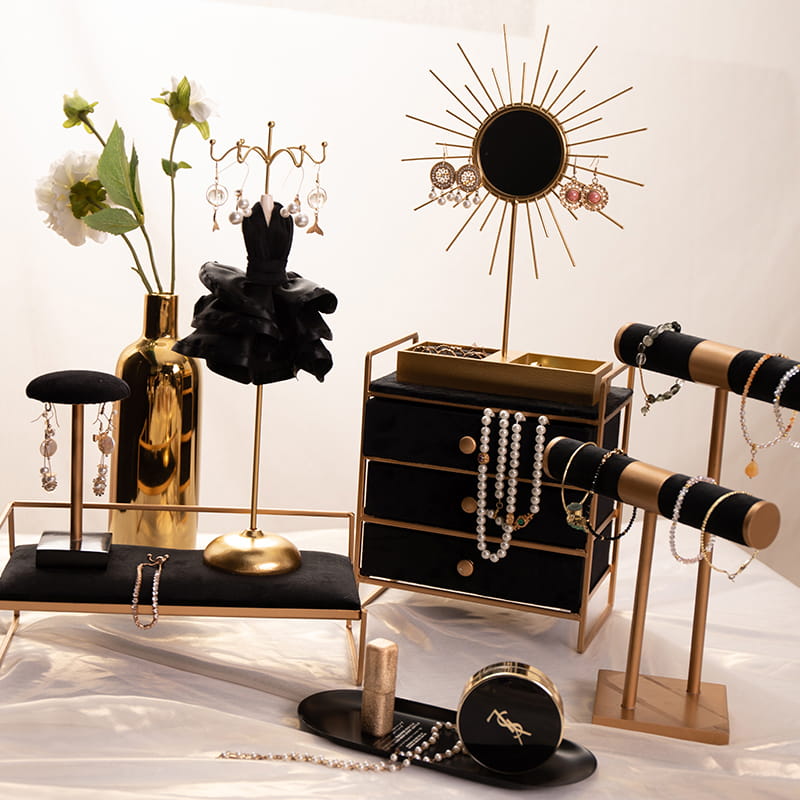 Gian trưng bày đồ trang sức đeo tay gia đình